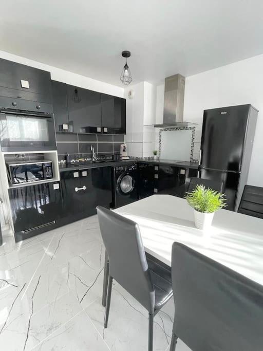 Grand F3 A 30Mn De Paris - Terrasse + Parking Prive Apartment Saint-Ouen-l'Aumone Exterior photo